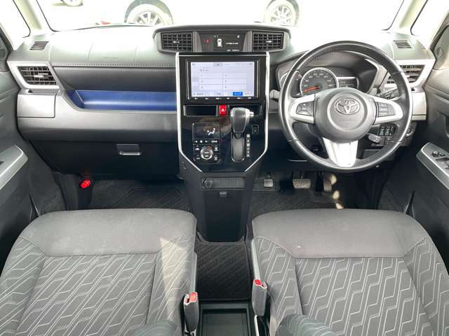 内装は黒色を基調としており、落ち着いた雰囲気を演出しています！