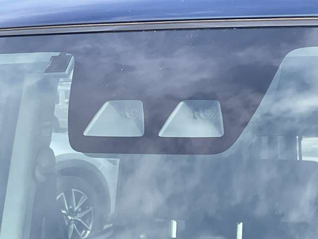 「スマートアシスト」　衝突回避支援ブレーキ機能や誤発進抑制制御機能などがセットになった衝突回避支援システムです♪