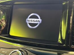 【純正ナビ】人気の純正ナビを装備しております。ナビの使いやすさはもちろん、オーディオ機能も充実！キャンプや旅行はもちろん、通勤や買い物など普段のドライブも楽しくなるはず♪