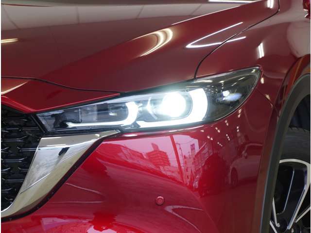 【LEDヘッドライト】省電力で長寿命の明るく運転しやすいLEDヘッドランプです。明るく照らすので暗い夜道からお客様を守ってくれます。お近くの広島マツダまでお越しください。