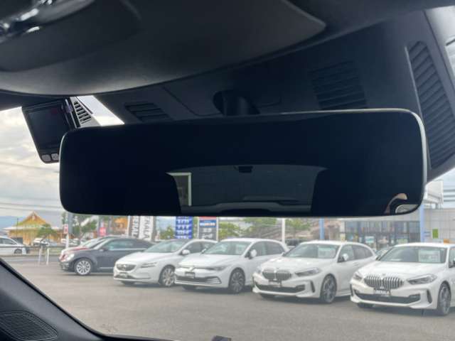 ご遠方の場合でも、下取り車両の金額を概算でお出しすることは可能でございます。車検証をお手元に、走行距離をご確認の上お問い合わせくださいませ。