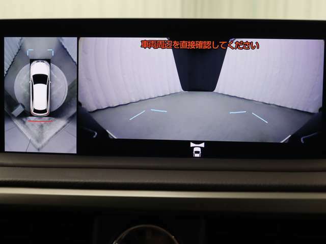 上から車両を見下ろしたような映像をナビゲーション画面に表示する「パノラミックビューモニター」を搭載しています。