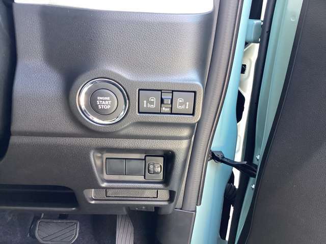 両側電動スライドドアを運転席側からも操作可能になっております。