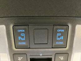 【問合せ：0749-27-4907】【両側パワースライドドア】スマートキーや運転席のスイッチで後席両側スライドドアの開閉が可能♪電動だから力を入れてドアを開ける必要が無く、小さなお子様でも簡単です。
