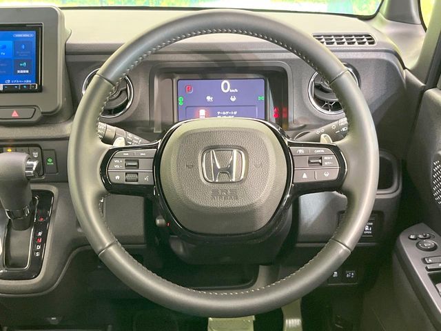 【ステアリングスイッチ】運転中、前方から目線をそらすことなく、オーディオ等の操作が可能な便利機能！安心＆快適なドライブを演出してくれます♪