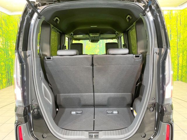 積み下ろしのしやすいデッキにはたっぷりと荷物を積み込んでいただけます。遊びから仕事まで、様々なシーンで頼れます♪