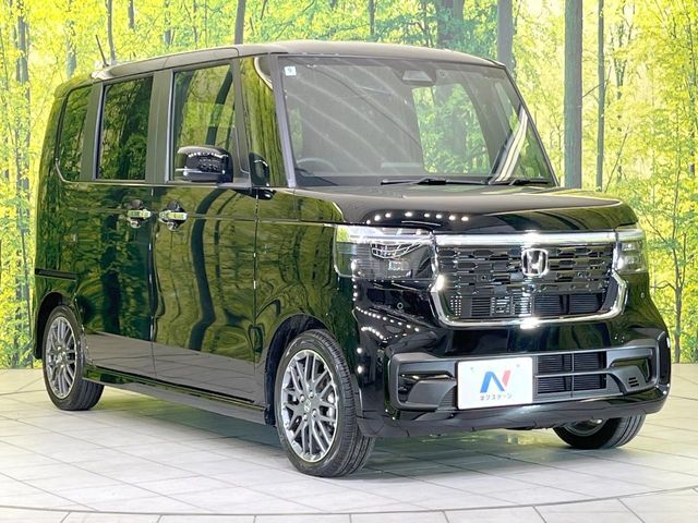 大好評のボディコーティング「弾スプラッシュコート」もご納車までに施工可能。通常のガラスコートと異なる、耐久年数6年の無機質ガラスコーティングが、ボディをキレイな状態に保ってくれます。