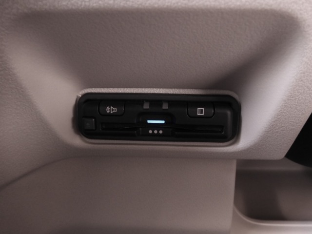 今や必需品の◆ETC車載器　装備車◆　有料道路を利用する際にスムースに通過でき、わずらわしい料金支払いから開放されます！