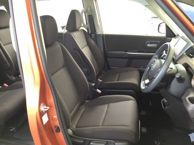 シート表皮は専用のクリーナーできれいにクリーニングしていて清潔です。