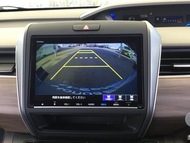 バックモニター付きで、車庫入れやバック時の後方確認をサポート。