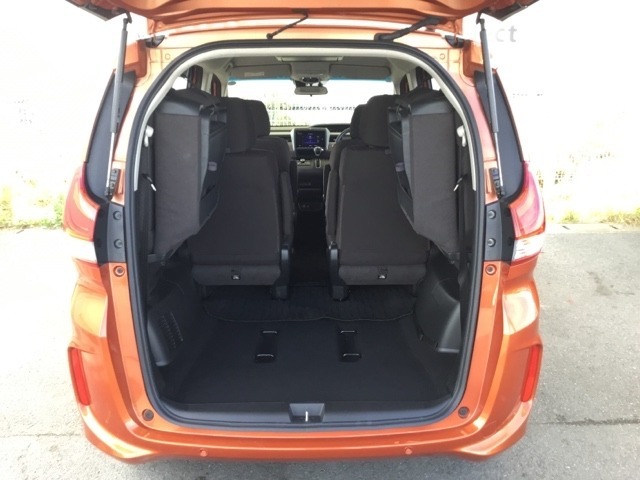 3列目シートをはね上げれば、荷室容量倍増！