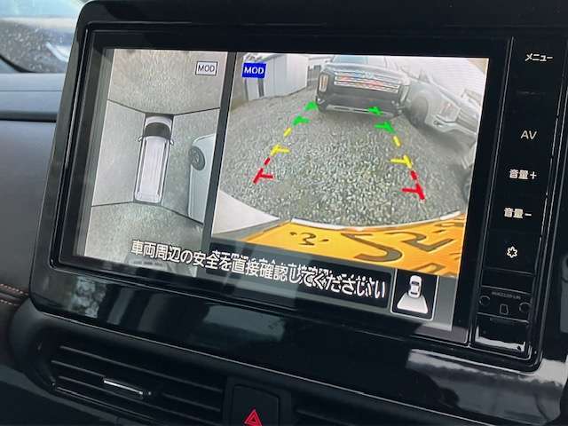 ナビのモニターにはバックカメラの映像が映し出されます