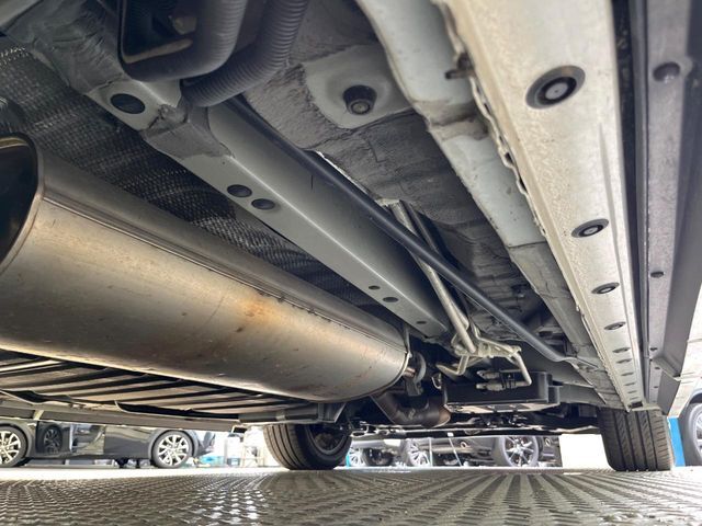 お車を安心してお乗りいただく為には、足回りの定期点検が欠かせません。サービスサポート（有償保証）では無料点検もご提供しており、安心のカーライフをお過ごしいただけるサポート体制が整っています。