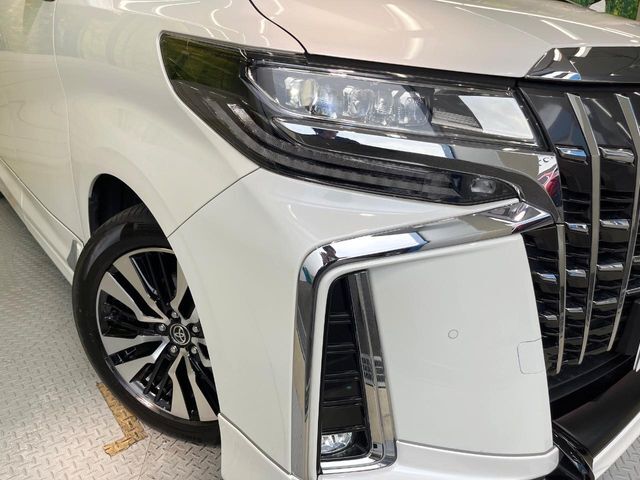 【シーケンシャルターンランプ付きLEDヘッドライト】人気の『流れるウィンカー』付きのLEDヘッドライトを装備♪高級感はもちろん、点灯時は存在感たっぷりで他車からも認識されやすく安心です。