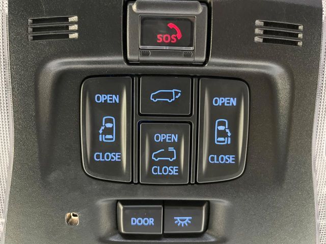 【両側パワースライドドア】スマートキーや運転席のスイッチで後席両側スライドドアの開閉が可能♪電動だから力を入れてドアを開ける必要が無く、小さなお子様でも簡単に開け閉めでき快適です♪