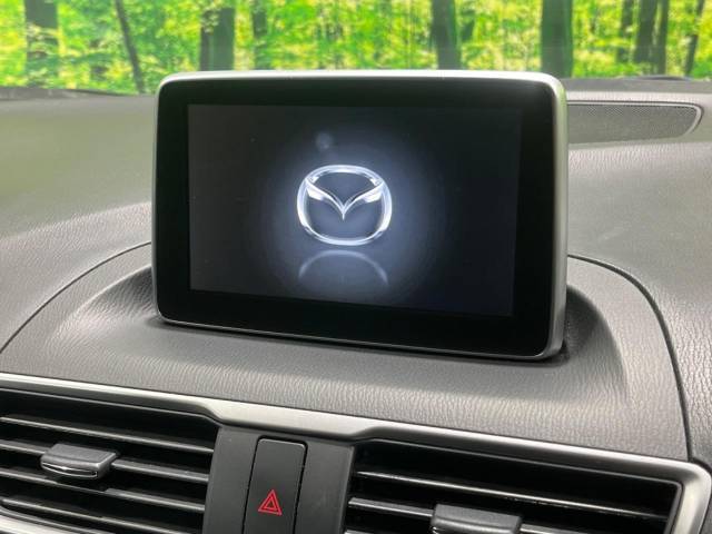 【メーカー純正ナビ】インテリアに溶け込むスタイリッシュな「専用設計」メーカーナビを装備♪視認性や操作性など基本性能にも優れ、より上質なカーライフをお楽しみいただけます。