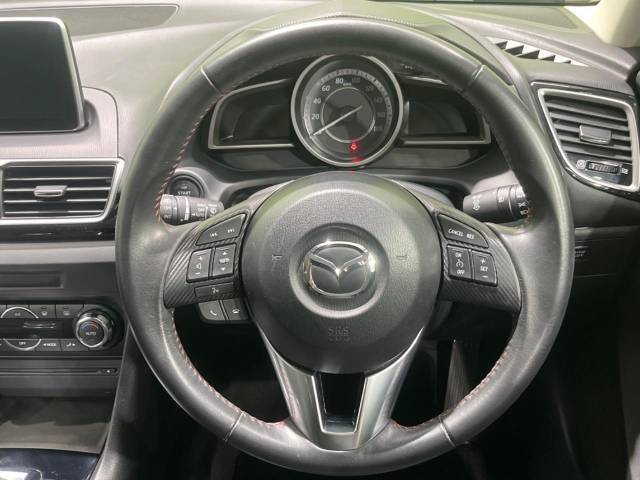 【純正革巻きステアリング】上質な革を使用することで、手にしっかり馴染みとても運転しやすいハンドルです♪