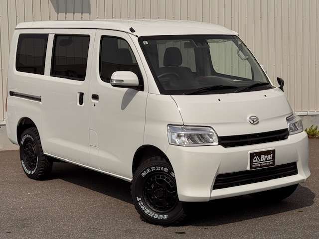 4WD　登録未使用車　WEDSマッドヴァンスXタイプS　マキシスバックショット　1インチリフトアップ　インテリアパネル　フロントカメラ　モニター　車線逸脱警報　LEDヘッドライト　両側スライドドア
