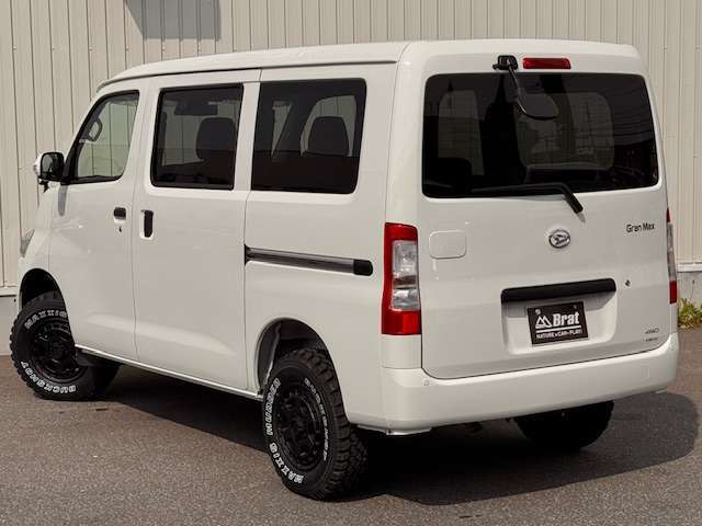 4WD　登録未使用車　WEDSマッドヴァンスXタイプS　マキシスバックショット　1インチリフトアップ　インテリアパネル　フロントカメラ　モニター　車線逸脱警報　LEDヘッドライト　両側スライドドア