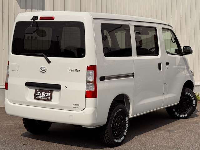 4WD　登録未使用車　WEDSマッドヴァンスXタイプS　マキシスバックショット　1インチリフトアップ　インテリアパネル　フロントカメラ　モニター　車線逸脱警報　LEDヘッドライト　両側スライドドア
