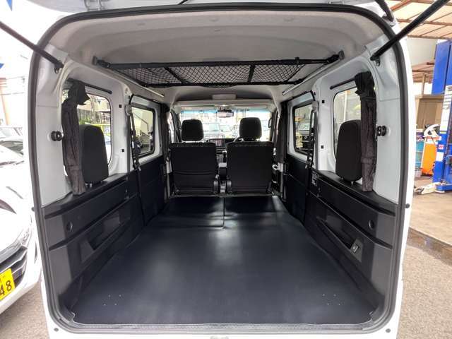 オプションの荷室マットつき♪長物も余裕もって積み込める室内空間です！お仕事にも趣味にも幅広く活躍できますね♪