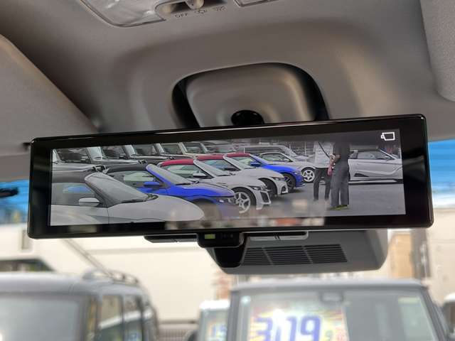 メーカーオプションの視界補助パック付き♪スマートインナーミラーで、荷物が満載な時やカーテンを閉めていても後ろの状況が映像でみられます！通常のミラーと切替可能です