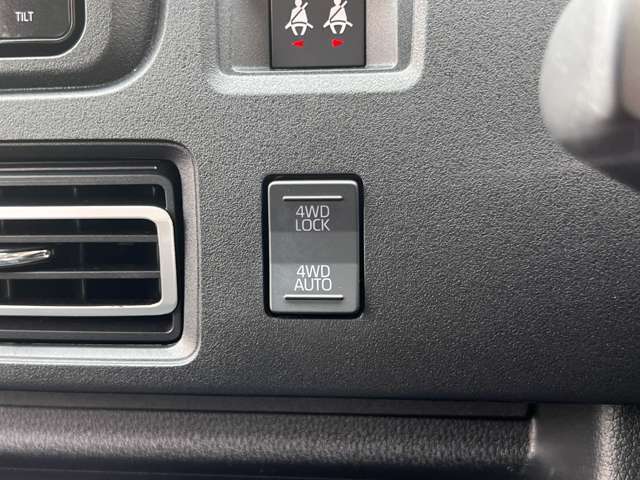 2WD、4WDオート、4WDロック切替可能です