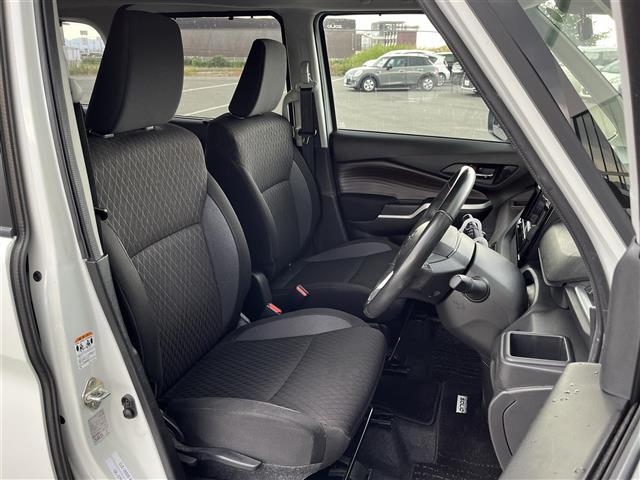 【運転席】座り心地が良いシートなので長時間の運転でも快適にお過ごしいただけます。新品のフロアマットのご注文も可能です。掲載箇所以外にご希望の写真がございましたらお気軽にお問い合わせ下さい。