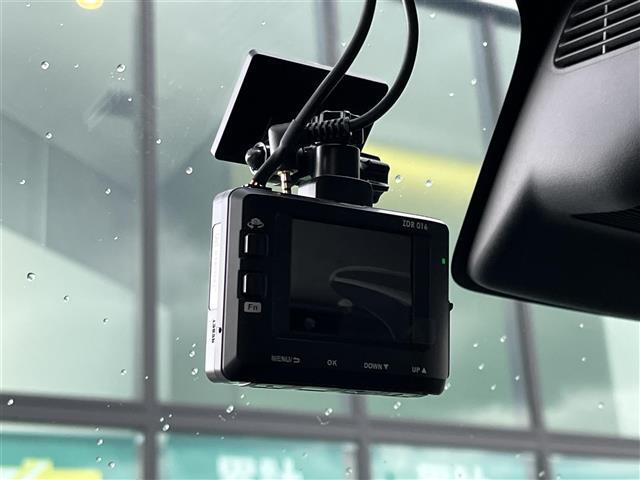 【後部座席操作部】後部座席を快適に過ごしていただくための便利な装備が付いています！