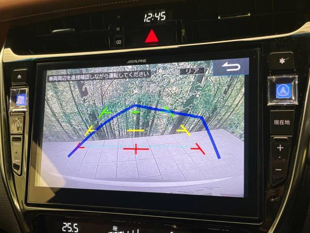 【バックカメラ】駐車時に後方がリアルタイム映像で確認できます。大型商業施設や立体駐車場での駐車時や、夜間のバック時に大活躍！運転スキルに関わらず、今や必須となった装備のひとつです！