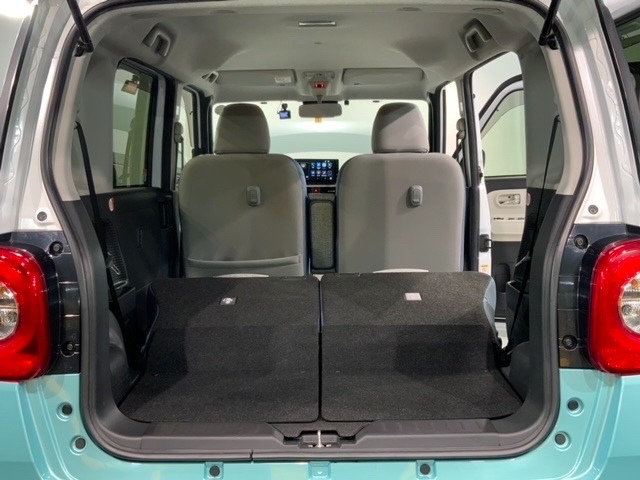 リアシートを倒すと、ラゲッジスペースを広くお使いいただけます！