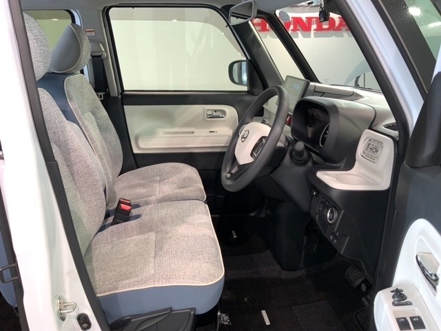 シートは厚めのクッションですのでゆったり座れますよ。