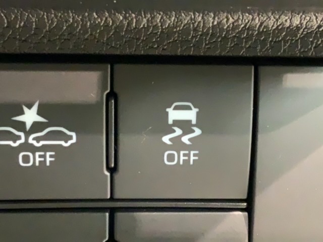 横滑り防止装置がついています。いざという時に安心ですね。