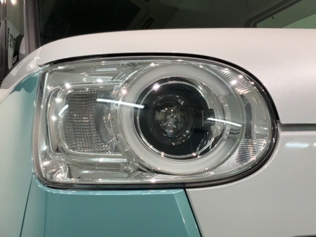 LEDヘッドライトは、点灯の瞬間から最大光量を発揮し、突然暗くなるトンネルなどでの安定感を高めます。