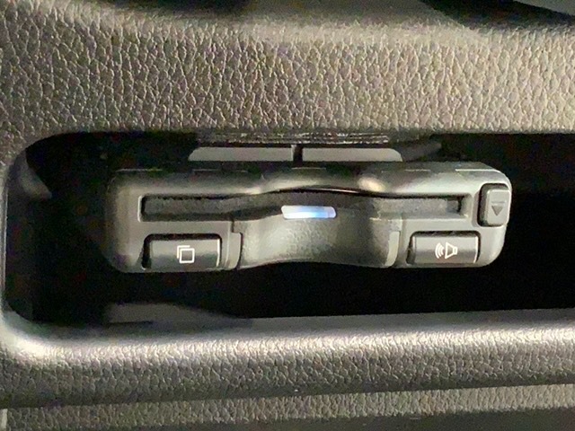 いまや快適なカーライフに欠かせないETCが付いています。