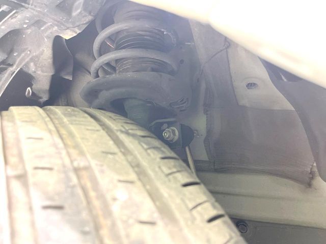 お車を安心してお乗りいただく為には、足回りの定期点検が欠かせません。サービスサポート（有償保証）では無料点検もご提供しており、安心のカーライフをお過ごしいただけるサポート体制が整っています。