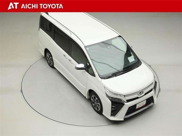 両側パワースライドドア付きだから、狭い駐車スペースなどでの乗り降りラクラク♪小さなお子さまのいるご家庭には嬉しい装備です。