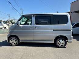 中古車であることの不安を少しでも解消できるよう、納車整備もしっかりおこないます。自社ピットにはリフトも備えておりますので、一般整備や車検のご相談もどうぞ！