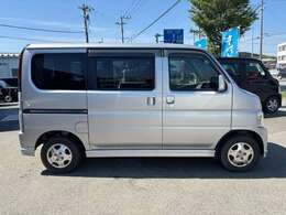 お求め安い価格帯の中古車を揃えておりますが、外装・内装・機関ともきちんとチェックし、整備・仕上げを実施してから納車致します。