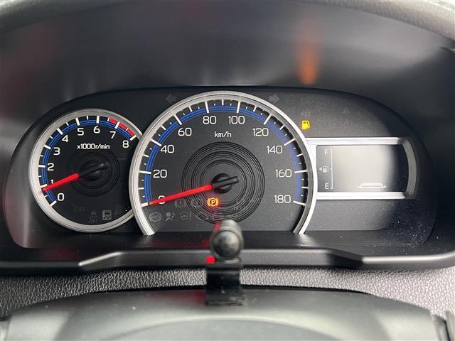 【スピードメーター】メーターがシンプルで見やすく運転しやすいですね！