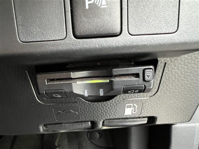 【ETC】有料道路を利用する際に料金所で停止することなく通過できる、ETC車載器（ノンストップ自動料金収受システム機器）が装備されています。セットアップを行うことで利用可能になります。