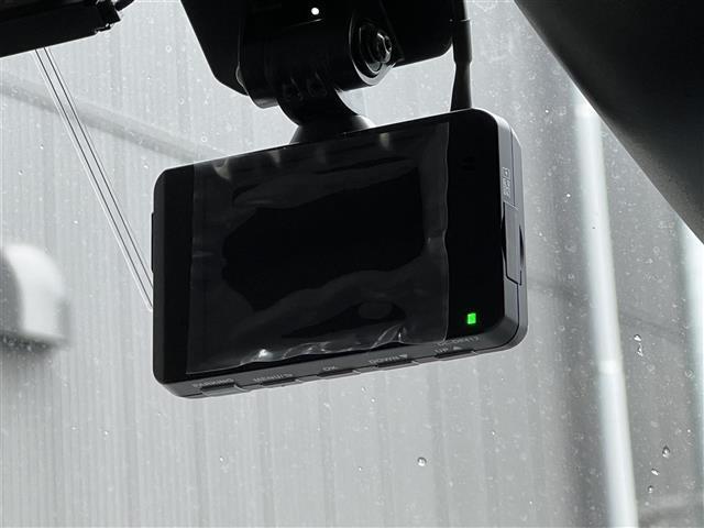 【バックミラー】大きくて見やすいので、後方を見るときも安心です！