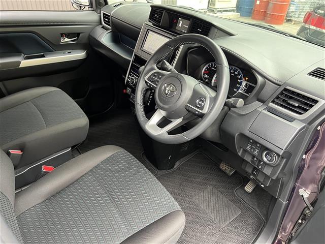 【運転席】座り心地が良いシートなので長時間の運転でも快適にお過ごしいただけます。新品のフロアマットのご注文も可能です。掲載箇所以外にご希望の写真がございましたらお気軽にお問い合わせ下さい。