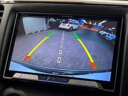 ●ガイドライン付きバックカメラ：不安な駐車もこれで安心！ガイドライン付きなので狭い箇所での駐車もラクラクです！