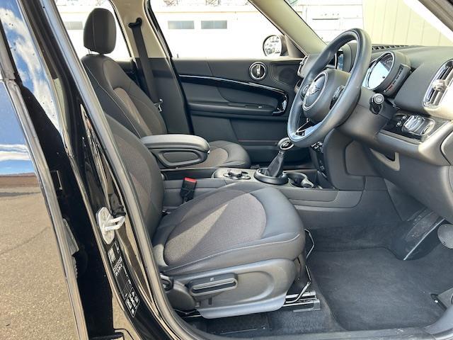 LIBERALAの全国在庫の中から厳選したお車をご提案！お近くの店舗でのご納車可能！その品揃えと品質に驚くこと間違い無し！