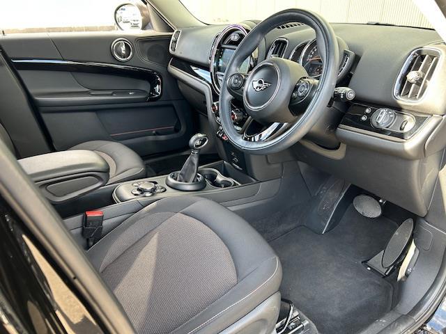 リベラーラでは、通常のオートローン（最長120回払い）の他にも「残価設定プラン」など、様々なお支払プランをご用意しております。※審査の結果、ご期待に添えない場合もございます。