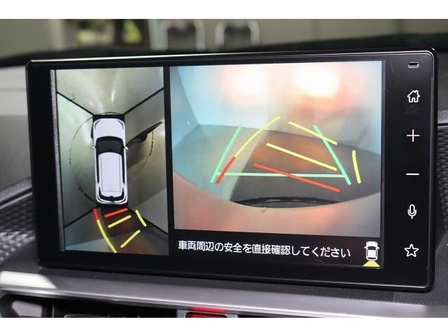 パノラミックビューモニター付き。　バック時に車両周辺の映像も表示することで、目が届きにくい場所も確認できて安心です！