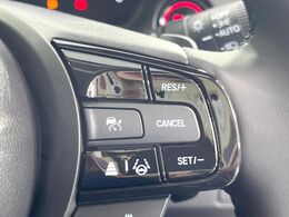 【アダプティブクルーズコントロール】高速道路での長距離走行が楽に！！自動で速度を保つクルーズコントロールが、衝突軽減システムと連携し、前方の車両を感知して車間を保つように速度調節してくれます！！