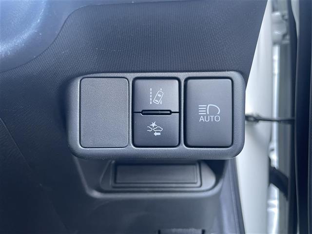 こちら運転席周りの操作部分・装備の写真になります。各部しっかり動作の確認をしておりますので、ご安心だくさい。また、第三者機関の鑑 定書もありますので、そちらも併せて、ご確認いただければ幸いです！