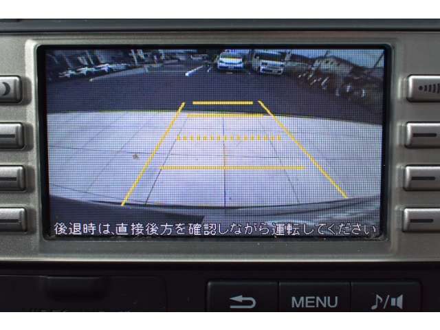 バックカメラが装備されており、後方の安全確認はもちろんのこと狭い場所での駐車や雨の日・夜間など視界の悪いコンディションでのストレスの軽減にもなります！